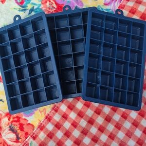 3 Dark Blue Silicone Mold Trays With 24 - 1" Squares For Total Of 72 Sqaures